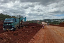 Phân luồng giao thông tạm thời phục vụ thi công đường Nguyễn Văn Linh.