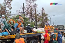 Cùng bà con vượt qua cơn lũ dữ