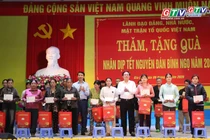 Điểm tin trưa: Phó Thủ tướng Hồ Quốc Dũng tặng quà Tết tại vùng “rốn lũ” Gia Lai