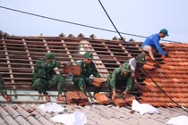 Đảo tiền tiêu Nhơn Châu gượng dậy sau bão dữ.