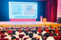Hội nghị quốc tế lượng tử và bán dẫn thu hút đông đảo học sinh, sinh viên.