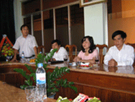 Ông Châu Ngọc Tuấn-Bí thư Thị ủy (người đứng) phát biểu tại buổi gặp mặt. Ảnh: L.K Ông Ngọc Tuấn-Bí thư Thị ủy (người đứng) phát biểu tại buổi gặp mặt. Ảnh: L.K