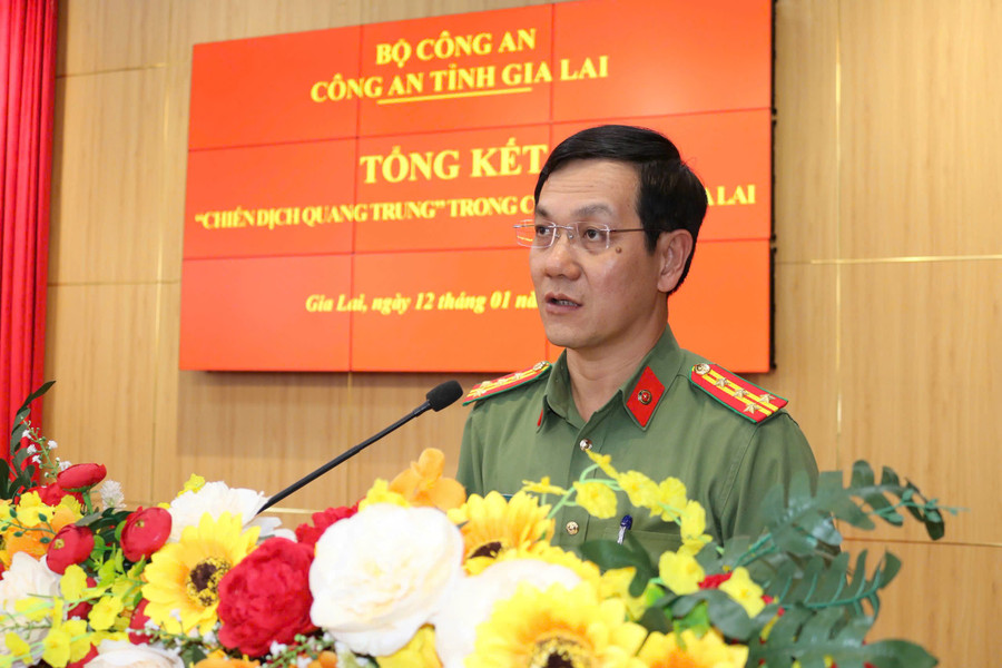 Đại tá Ngô Cự Vinh - Phó Giám đốc Công an tỉnh Gia Lai phát biểu tại hội nghị. Ảnh: Xuân Định