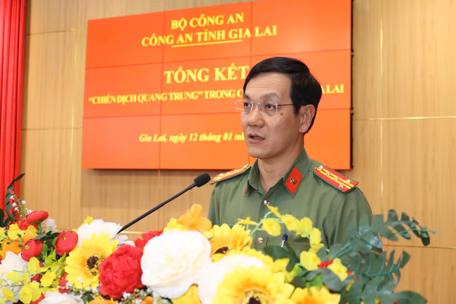 Đại tá Ngô Cự Vinh - Phó Giám đốc Công an tỉnh Gia Lai phát biểu tại hội nghị. Ảnh: Xuân Định