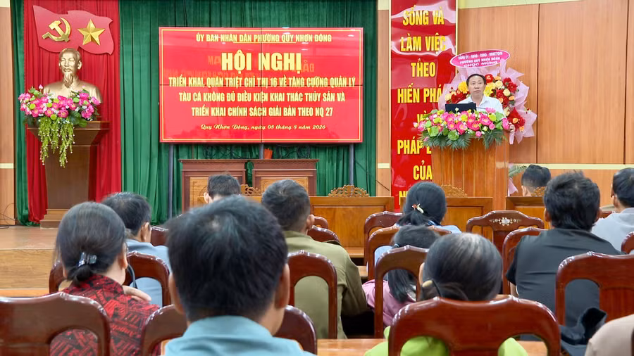 quang-canh-cuoc-hop-trien-khai-chinh-sach-ho-tro-giai-ban-tau-ca-tai-phuong-quy-nhon-dong.jpg