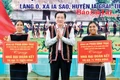 Trưởng ban Nội chính Trung ương Phan Đình Trạc chung vui Ngày hội Đại đoàn kết với bà con làng Ó