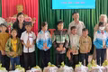 Tặng 382 suất quà Tết cho người nghèo, học sinh khó khăn huyện Chư Sê, Kông chro và Kbang