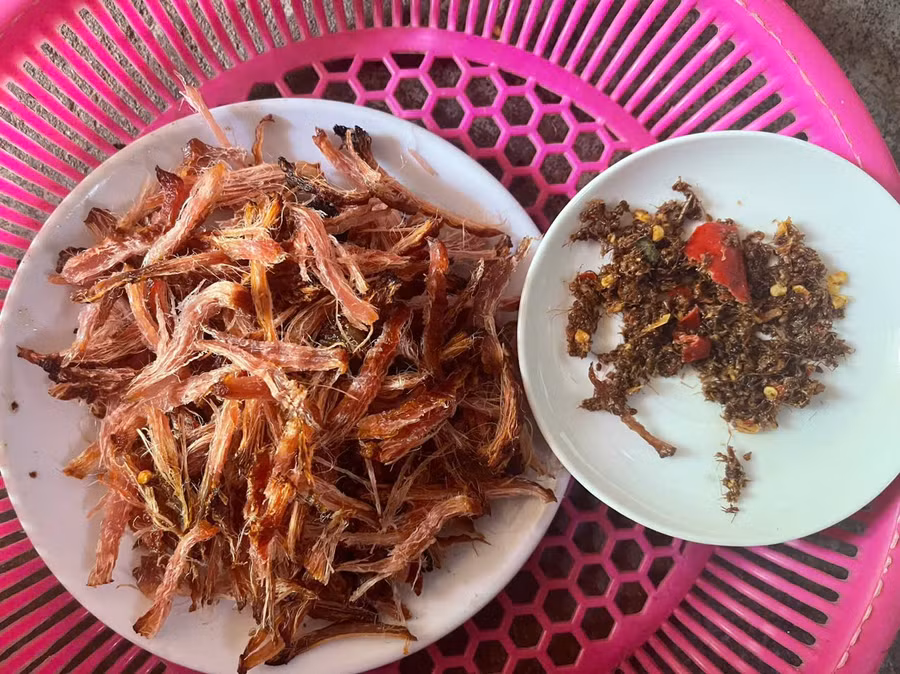 thit-heo-gac-bep-cham-voi-muoi-kien-vang-co-vi-ngot-thom-dam-da-khong-the-tron-lan-anh-vu-chi.jpg