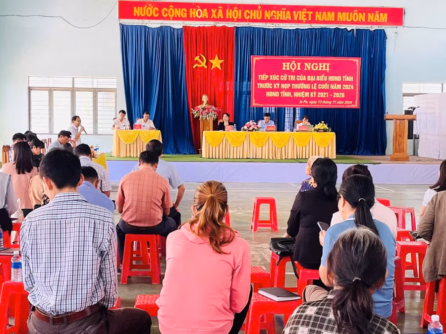 quang-canh-buoi-tiep-xuc-cu-tri-huyen-ia-pa-anh-vu-chi.jpg