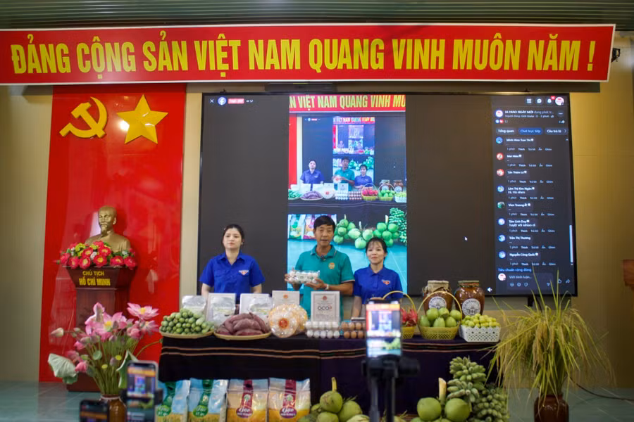phien-livestream-gioi-thieu-san-pham-ocop-va-nong-san-dia-phuong-tai-ngay-hoi-anh-vu-chi.jpg