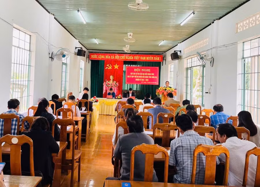 quang-canh-buoi-tiep-xuc-cu-tri-anh-vu-chi.jpg