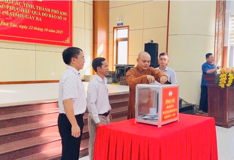 can-bo-va-nhan-dan-xa-phu-tuc-tham-gia-quyen-gop-ung-ho-tai-le-phat-dong-anh-vc.jpg