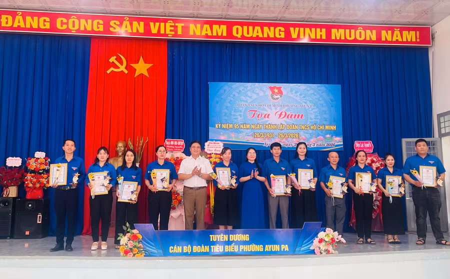 gen-h-z7640639554675-9d1064375d80bc0dae464d703a5c6e05.jpg
