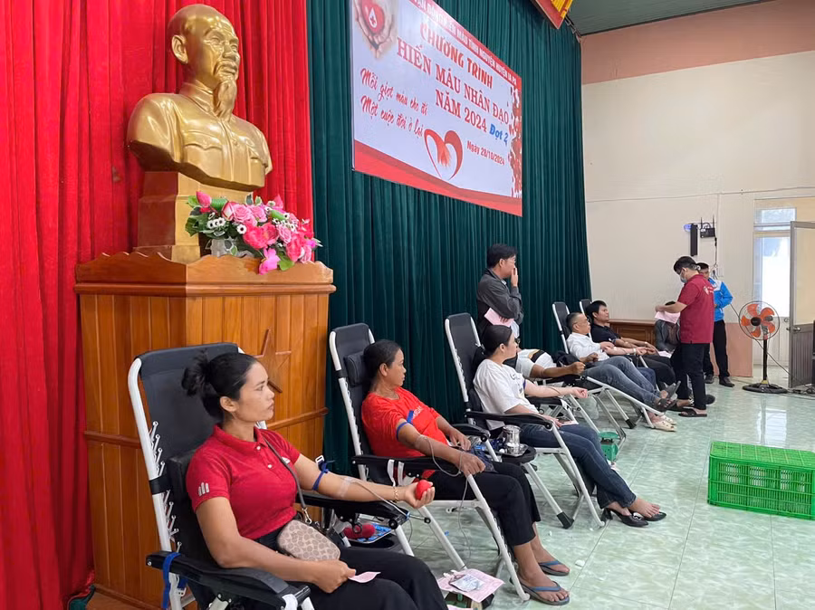 buoi-hien-mau-thu-hut-dong-dao-nguoi-dan-huyen-ia-pa-tham-gia-anh-vu-chi-5695-8823.jpg