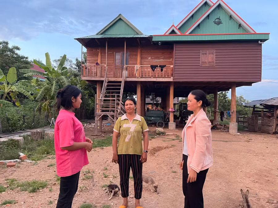 chi-nay-hbla-dung-giua-buon-khan-phan-khoi-chia-se-ve-hieu-qua-nguon-von-vay-uu-dai-giup-gia-dinh-co-co-ngoi-khang-trang-anh-vu-chi.jpg