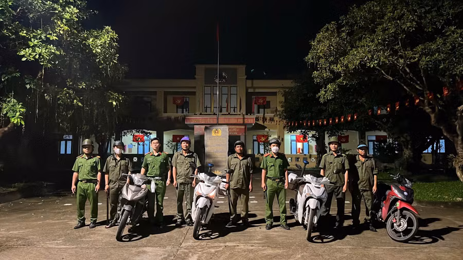 can-bo-chien-si-cong-an-xa-ia-pa-ra-quan-tuan-tra-dem-giu-binh-yen-thon-lang-anh-vc.jpg