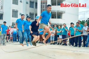 Sôi nổi hội thi các trò chơi dân gian và thi đấu thể thao