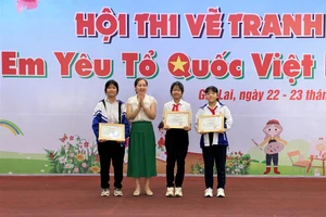 358 thiếu nhi Pleiku thi vẽ tranh “Em yêu Tổ quốc Việt Nam”