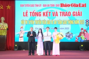 “Thượng tôn pháp luật để xây dựng văn hóa giao thông an toàn” 