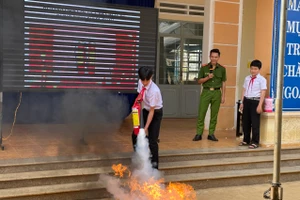 Tuyên truyền kỹ năng phòng cháy, chữa cháy cho học sinh Pleiku