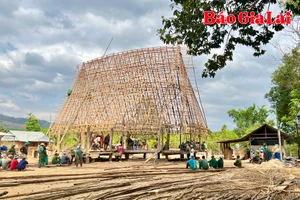 Bảo tồn nhà rông Bahnar ở Kon Măh