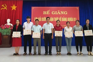 Ia Pa: 74 học viên được cấp giấy chứng nhận hoàn thành lớp Bồi dưỡng nhận thức về Đảng