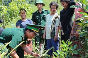 Biên cương hữu nghị: Chăm lo đời sống người dân biên giới Lào