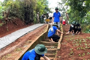 'Ba cùng' đổi thay vùng đất khó - Bài 7: Tạo diện mạo mới cho buôn làng