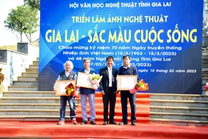 Triển lãm “Gia Lai-Sắc màu cuộc sống”