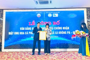 Công bố và trao văn bằng bảo hộ nhãn hiệu chứng nhận “Mật ong hoa cà phê Gia Lai” và “Thuốc lá lá Krông Pa-Gia Lai”