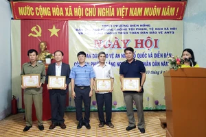 Ngày hội toàn dân bảo vệ an ninh Tổ quốc tại phường Diên Hồng