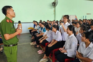 Pleiku: 432 giáo viên, học sinh tham gia ngoại khóa về an ninh học đường, an toàn giao thông