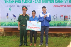 Thành Đoàn Pleiku và Đoàn Thanh niên Công an tỉnh trồng 6.000 cây xanh tại xã Gào