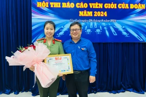 Thí sinh Phan Thị Thuận đạt giải nhất hội thi báo cáo viên giỏi của Đoàn