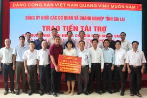 Trao hơn 1,3 tỷ đồng xây dựng “Mái ấm biên cương” ở huyện Đức Cơ