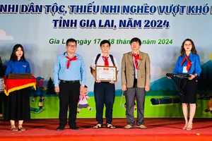 Tỉnh Đoàn Gia Lai tuyên dương 83 thiếu nhi vượt khó học giỏi