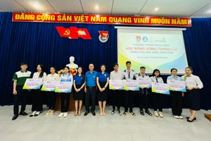 “Tiếp sức” học sinh, sinh viên Gia Lai đến trường