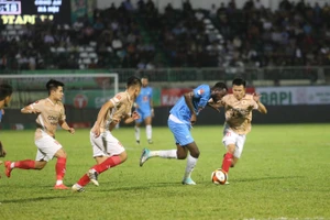 Hoàng Anh Gia Lai “phơi áo” trên sân Pleiku