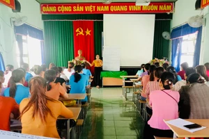 Các học viên tham gia thảo luận nhóm và thuyết trình về nội dung được truyền đạt. Ảnh: Kim Cúc