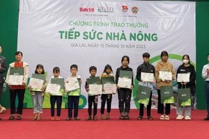 Gia Lai: Trao thưởng cho 41 học sinh, sinh viên là con em hội viên nông dân 