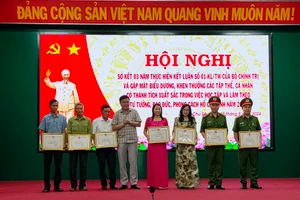 Chư Sê: Khen thưởng 44 tập thể, cá nhân xuất sắc trong học tập và làm theo Bác