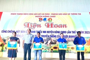 Hơn 500 nghệ nhân và thanh-thiếu nhi huyện Kông Chro tham gia liên hoan cồng chiêng