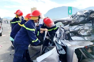 Tai nạn giao thông trên cao tốc Nha Trang - Cam Lâm, 5 người thương vong