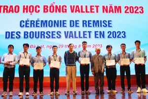 10 học sinh Trường THPT chuyên Hùng Vương nhận học bổng Vallet năm 2023 