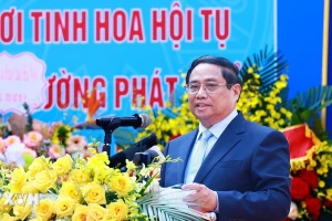 Thủ tướng: Dạy tốt, học tốt để đưa dân tộc Việt Nam trở thành dân tộc thông thái