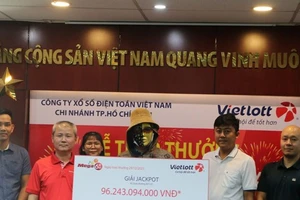 Một người chạy xe ôm trúng Vietlott 96 tỷ đồng