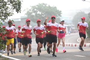 Hào hứng chạy đồng hành “Vì bình yên biên giới”