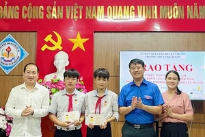 Tuyên dương hai học sinh dũng cảm cứu người đuối nước