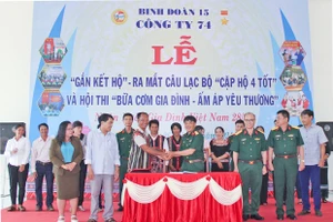 Công ty 74 (Binh đoàn 15) tổ chức lễ gắn kết hộ