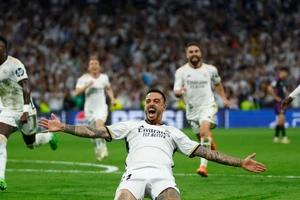 Real Madrid vào chung kết Champions League sau màn ngược dòng điên rồ